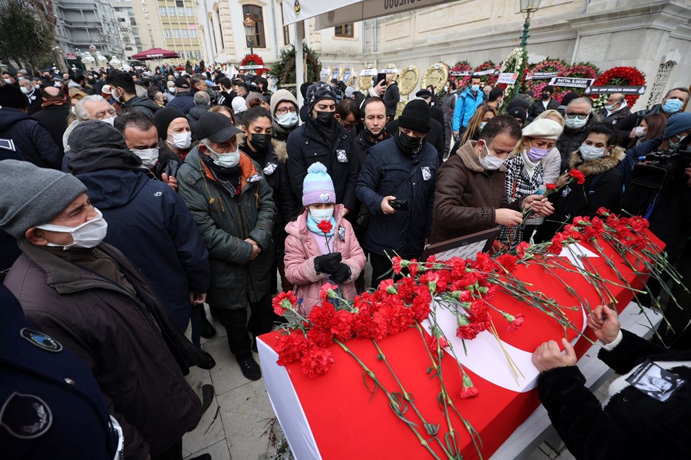 Usta oyuncu Fatma Girik son yolculuğuna uğurlandı - 17