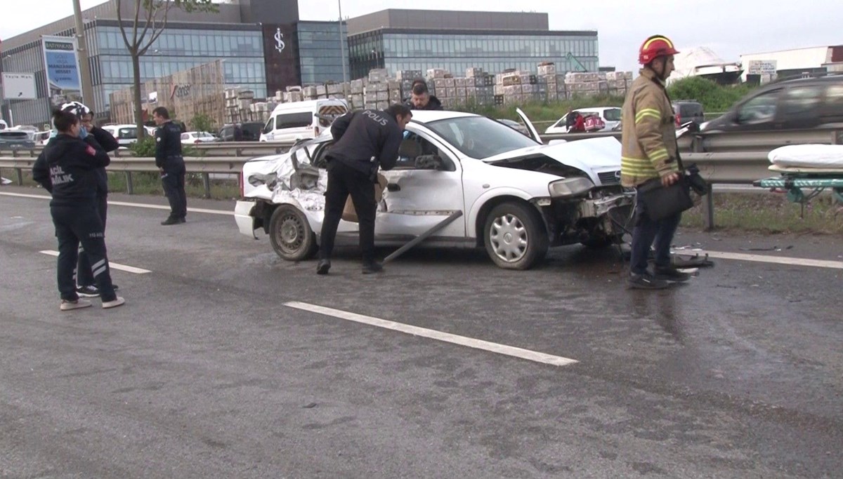 Tuzla'da otomobil takla attı Tuzla'da otomobil takla attı