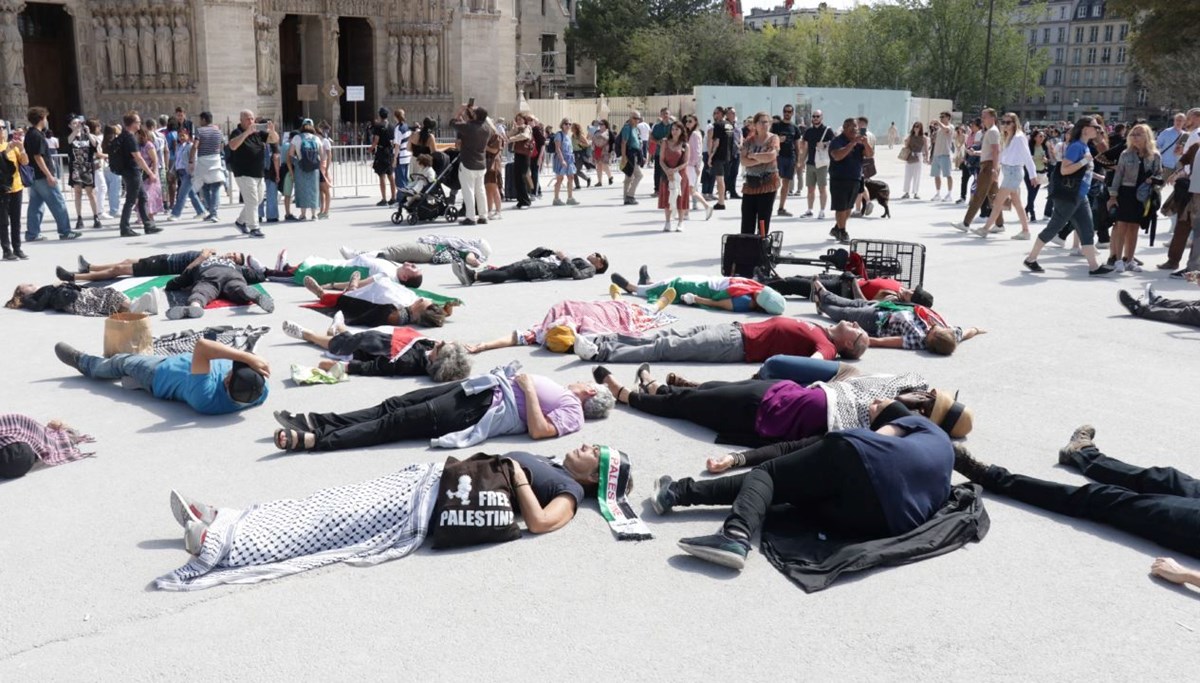 Notre Dame Katedrali önünde Gazze eylemi