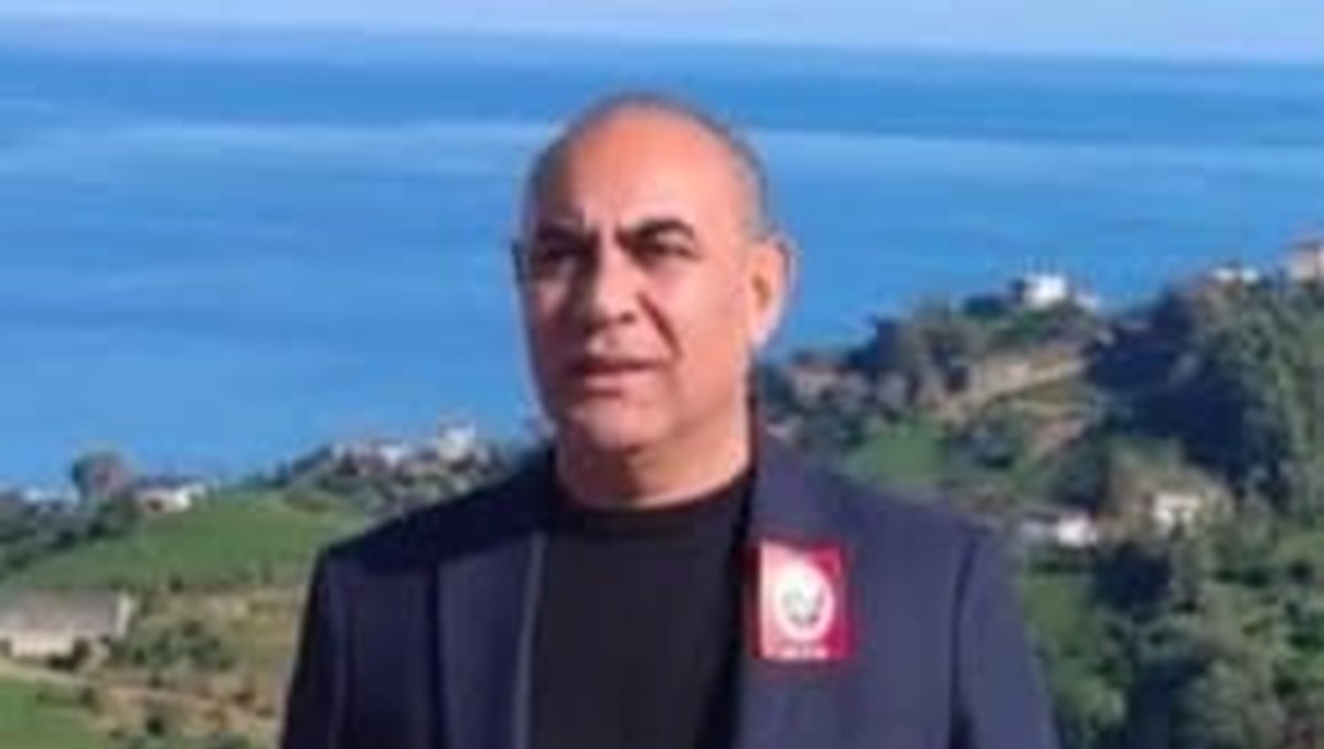 Duruşma salonunda kalp krizi geçiren katip hayatını kaybetti Duruşma salonunda kalp krizi geçiren katip hayatını kaybetti