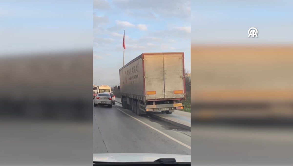 İstanbul'da kaldırımda giden TIR sürücüsüne 10 bin 785 lira ceza