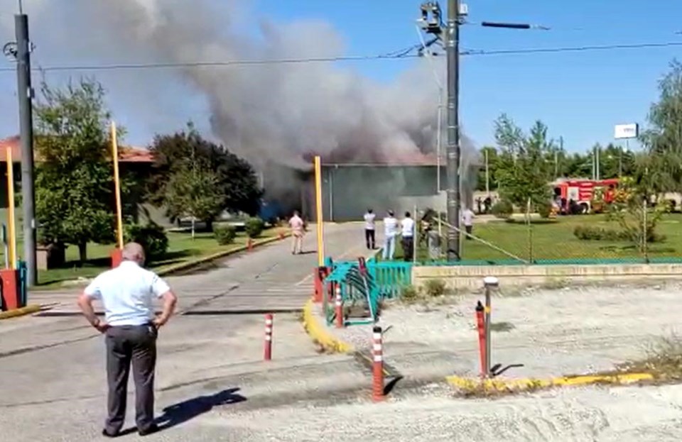 Eskişehir'de trafoda yangın çıktı, tramvay seferleri 3 saat durdu - 1