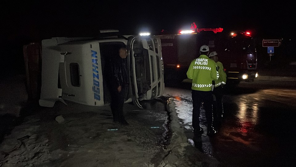 Karabük'te cam madeni yüklü tır devrildi - 2