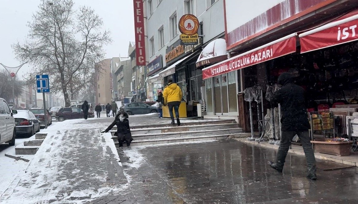 Erzincan’da kar ve buzlanma düşmeye bağlı kırık vakalarını artırdı