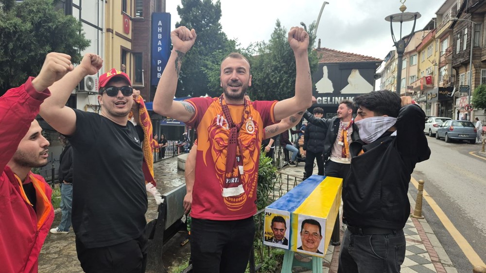 WiKQ1X7V10aMDEAmiz1uzw