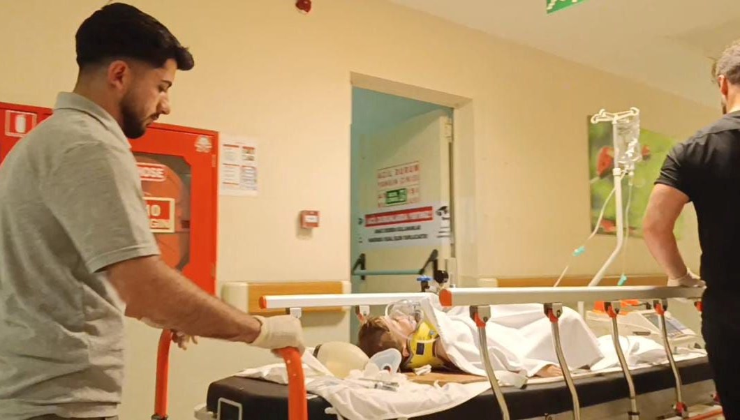 İki yaşındaki çocuk balkondan düştü