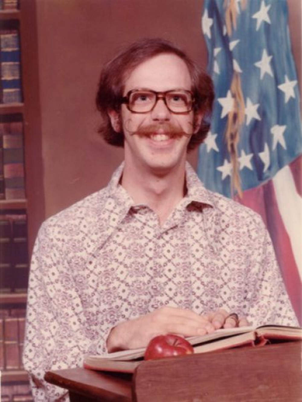 цингер а. старые советские учебники. вечеринка ботаников. пара очкариков. программист в очках.