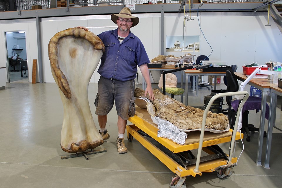 Dünyanın en büyük dinozorlarından biri keşfedildi: Boyu yaklaşık 30 metre, ağırlığı 67 ton - 2