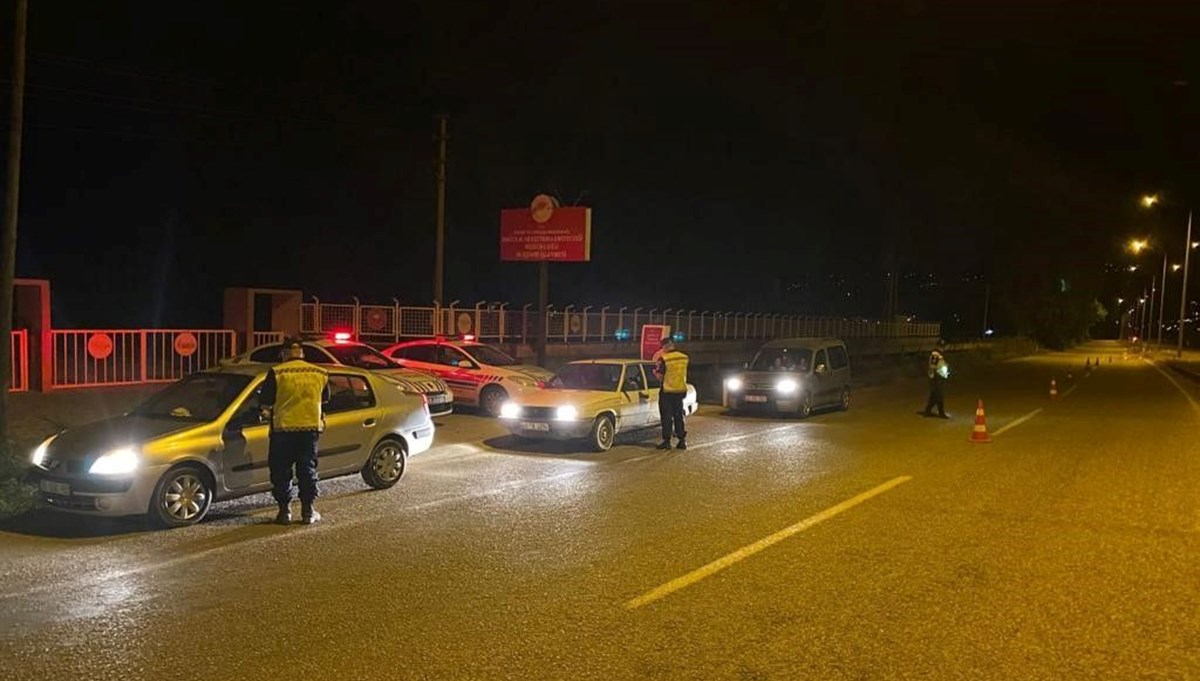 Manisa'da alkol denetimi: 6 sürücünün ehliyetine el konuldu Manisa'da alkol denetimi: 6 sürücünün ehliyetine el konuldu