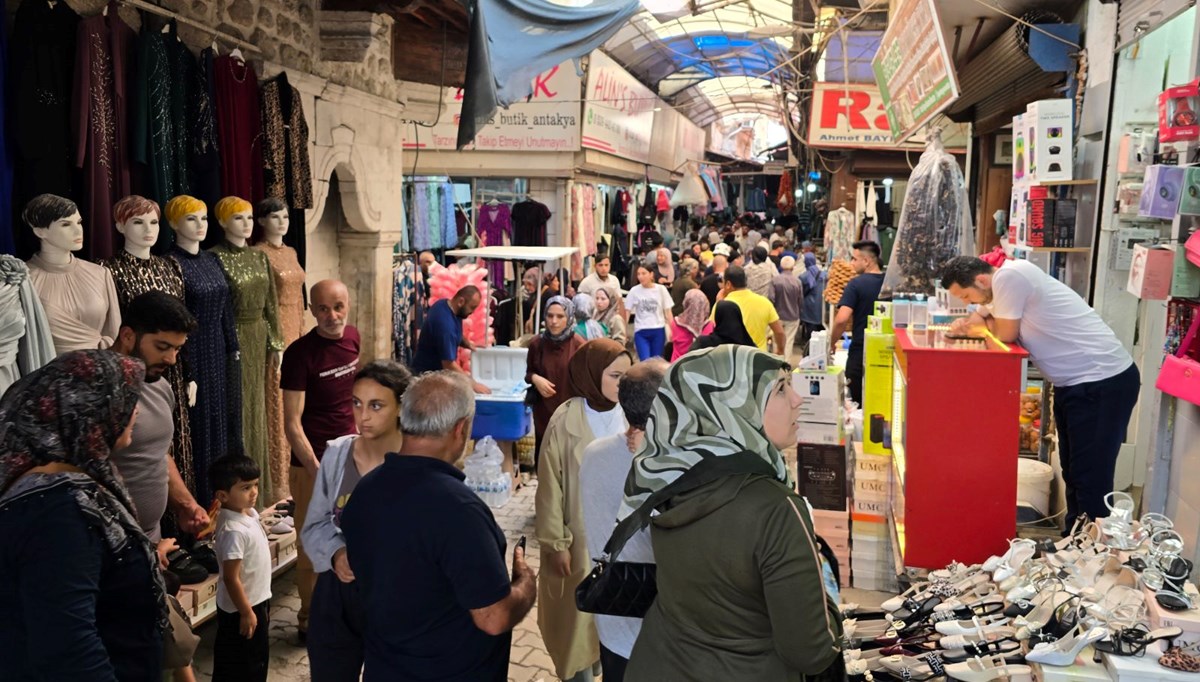 Uzun Çarşı'da bayram yoğunluğu