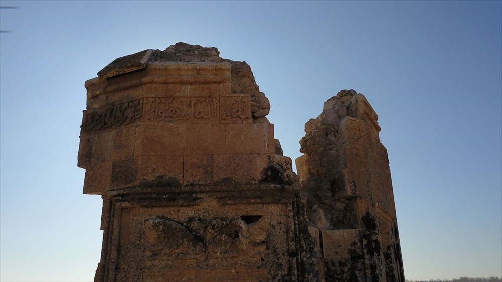 Depremde hasar gören 600 yıllık kümbet restore edilecek - 9