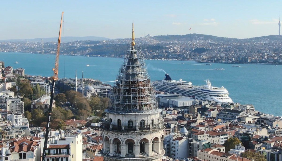 Galata Kulesi’nde restorasyon: 270 kiloluk alem 4 parça halinde indirilecek Galata Kulesi’nde restorasyon: 270 kiloluk alem 4 parça halinde indirilecek