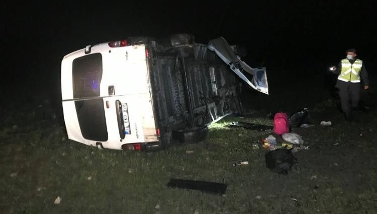 Edirne'de göçmenleri taşıyan minibüs devrildi: 16 yaralı
