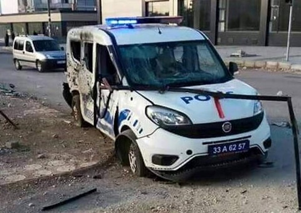 Mersin'de polis aracına saldırı: 2 polis yaralı - 1