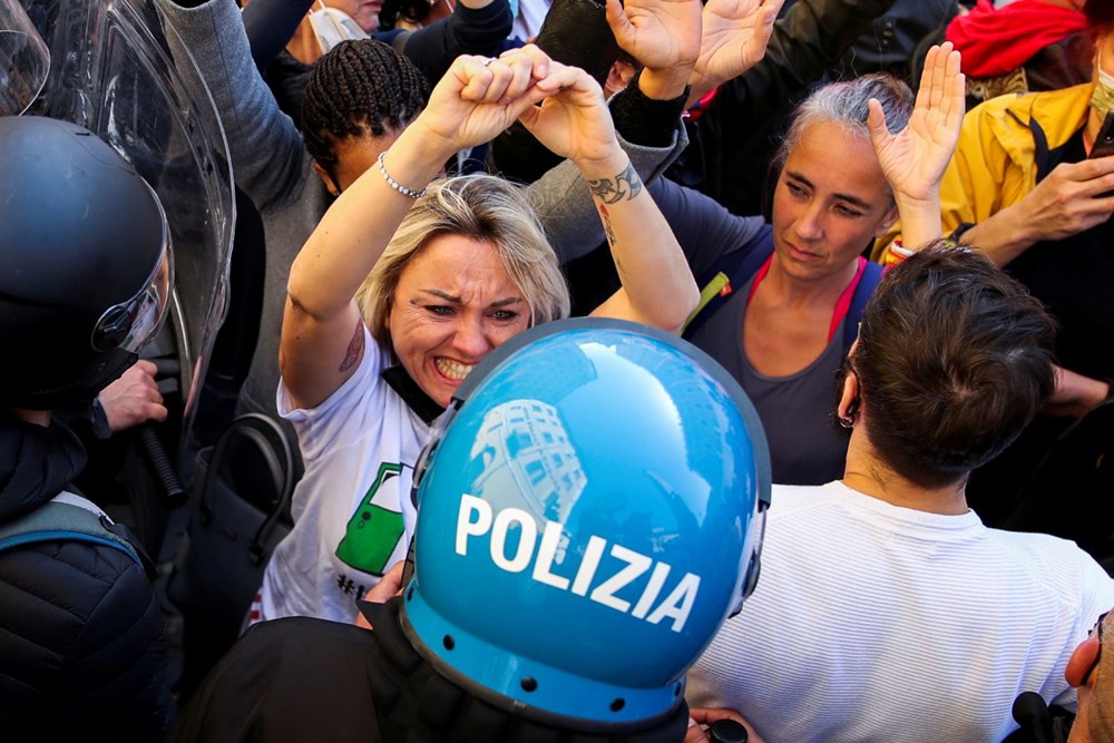 Tradesmen protest for 'restriction' in Italy - 1