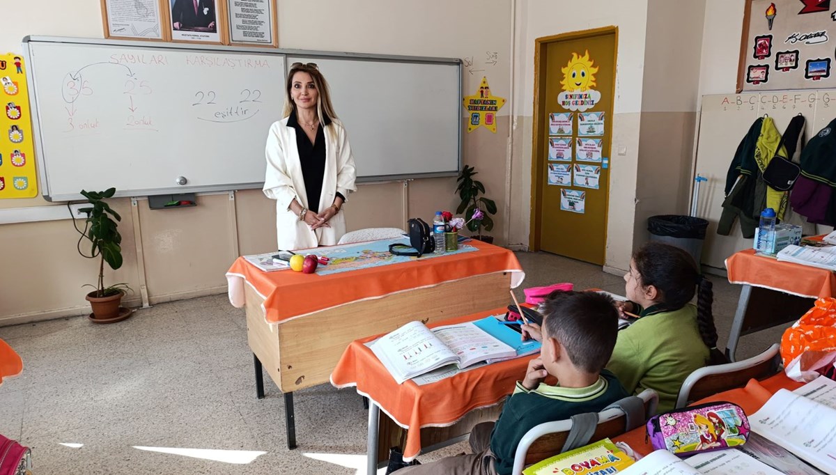 MEB'in dikkatini çekti! Bir ilke imza atan öğretmene anlamlı ödül MEB'in dikkatini çekti! Bir ilke imza atan öğretmene anlamlı ödül