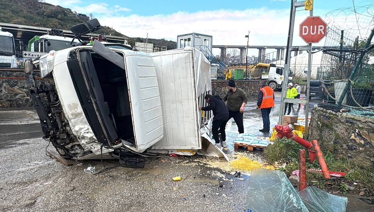 Beykoz'da kamyonet devrildi: 2 yaralı