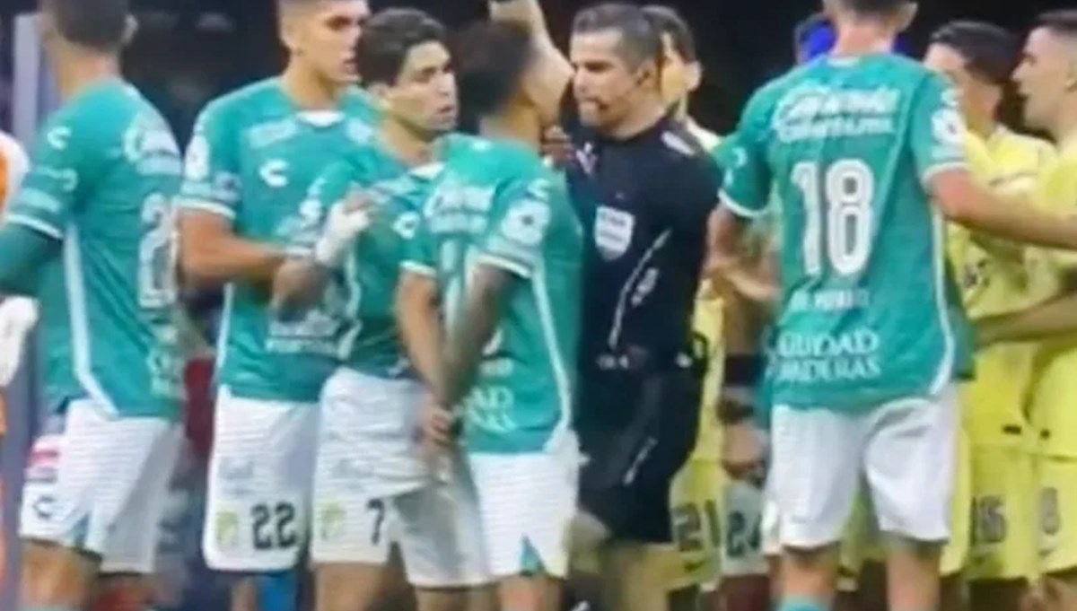 Meksika'da futbolcuya vuran hakeme 12 maç ceza