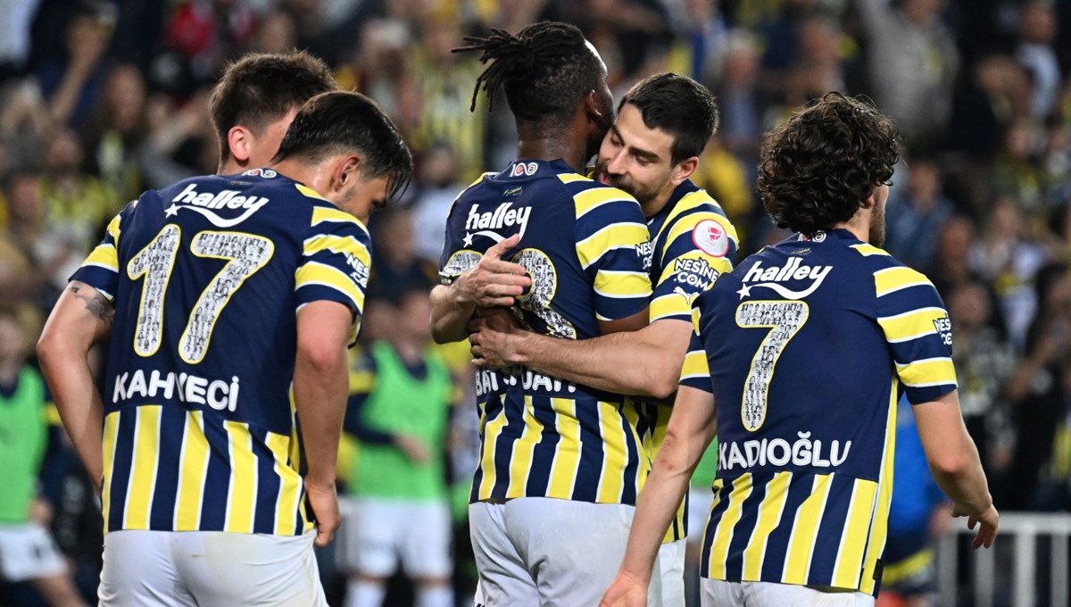 Fenerbahçe'nin konuğu Antalyaspor Fenerbahçe'nin konuğu Antalyaspor
