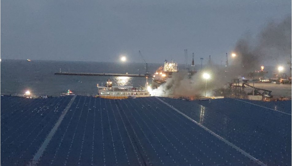 Tekirdağ açıklarında feribot alev alev yandı