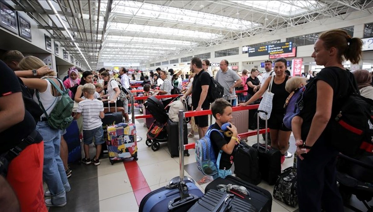 Antalya'ya hava yoluyla gelen turist sayısı 9 milyonu aştı