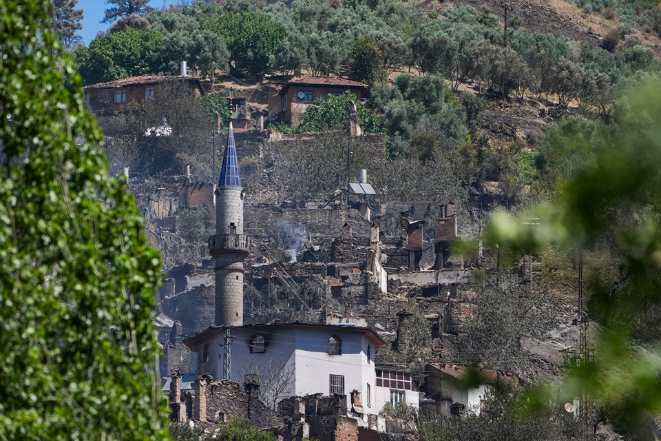 Yangınların acı bilançosu: İzmir ve Bilecik'te 415 bina yandı - 1