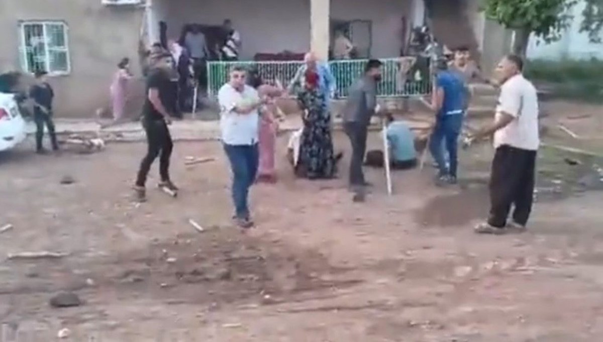 Mardin'de bir kişinin öldüğü kavganın dehşete düşüren yeni görüntüleri ortaya çıktı Mardin'de bir kişinin öldüğü kavganın dehşete düşüren yeni görüntüleri ortaya çıktı