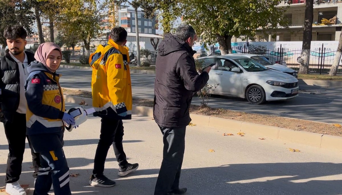 Adıyaman'da üç aracın karıştığı kazada 1 kişi yaralandı Adıyaman'da üç aracın karıştığı kazada 1 kişi yaralandı