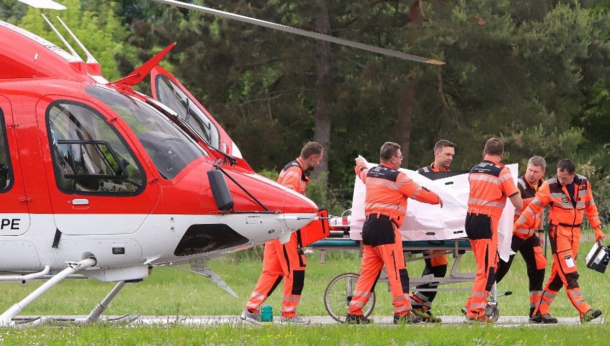 Slovakya Başbakanı Fico'ya silahlı saldırı: Durumu ciddiyetini koruyor Slovakya Başbakanı Fico'ya silahlı saldırı: Durumu ciddiyetini koruyor
