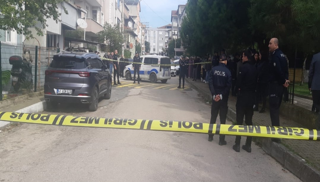 Tartıştığı eşini bıçaklayarak öldürdü