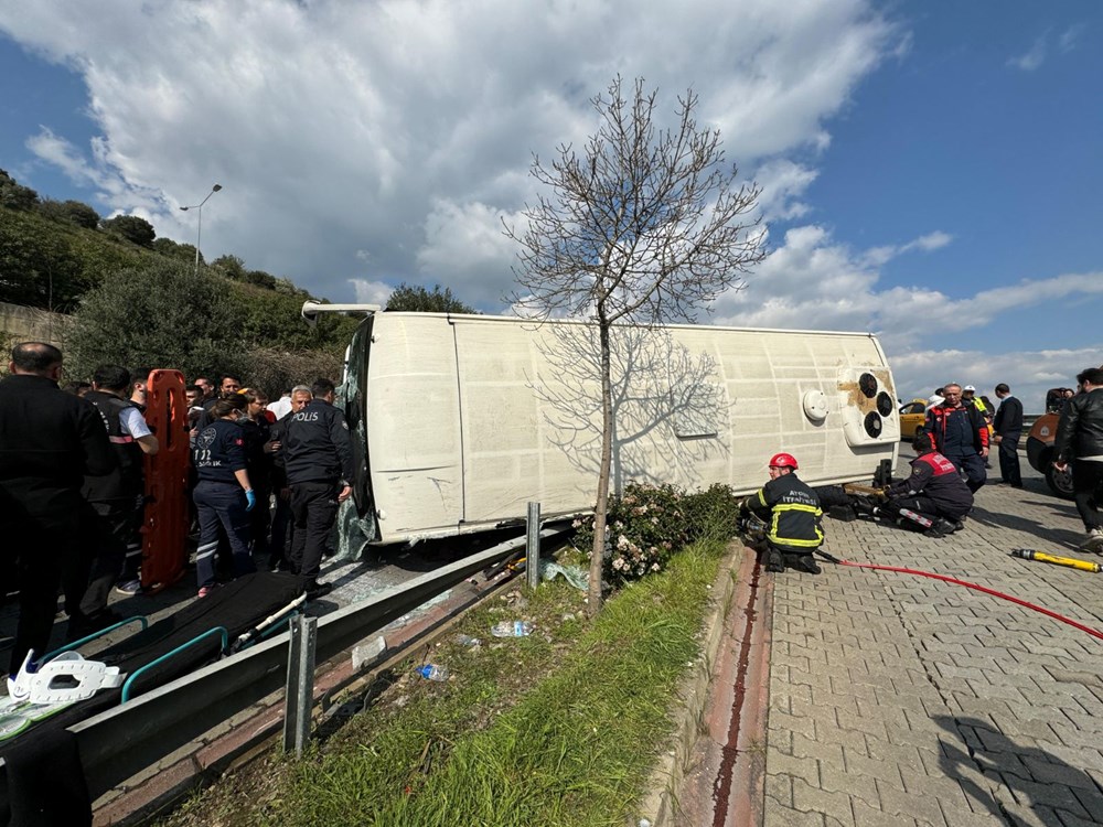 Aydın’da halk otobüsü devrildi:
28 yaralı - 4