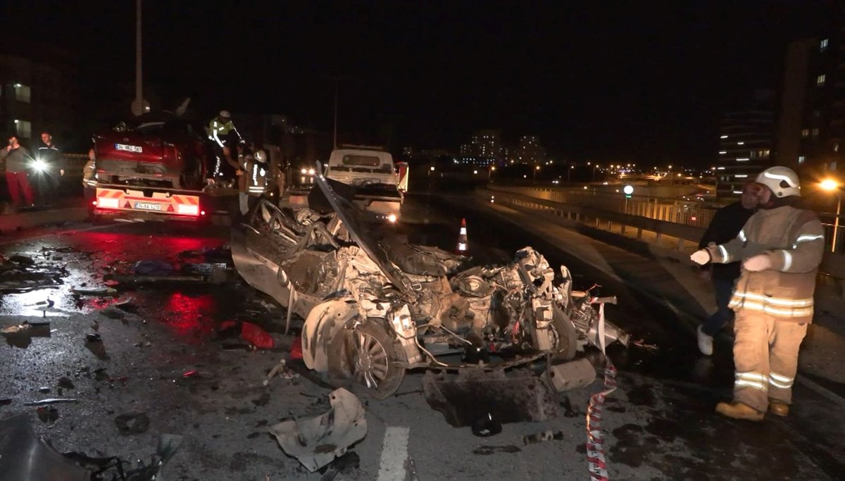 Başakşehir'de feci kaza: 4 ölü Başakşehir'de feci kaza: 4 ölü