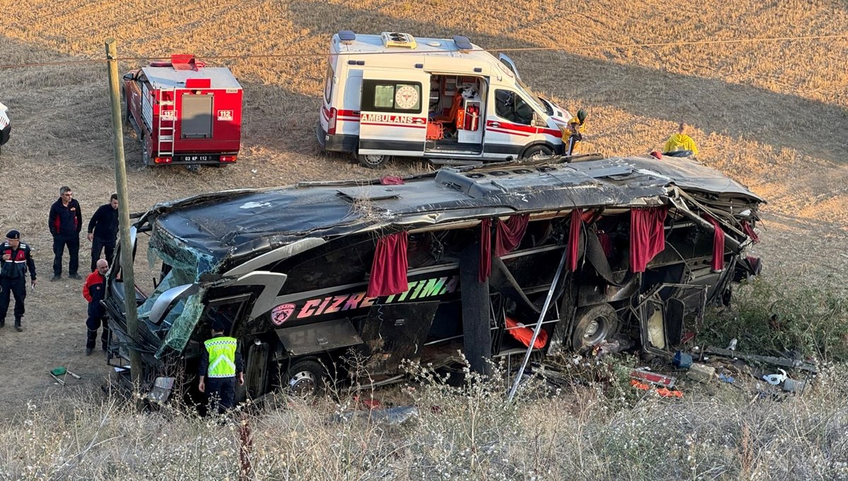 Afyonkarahisar'da yolcu otobüsü devrildi: 21 kişi yaralandı