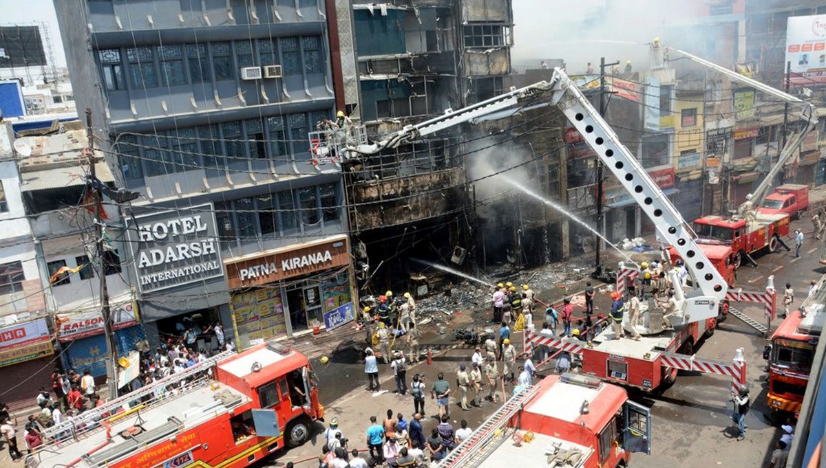 Hindistan'da otelde yangın: 6 kişi öldü