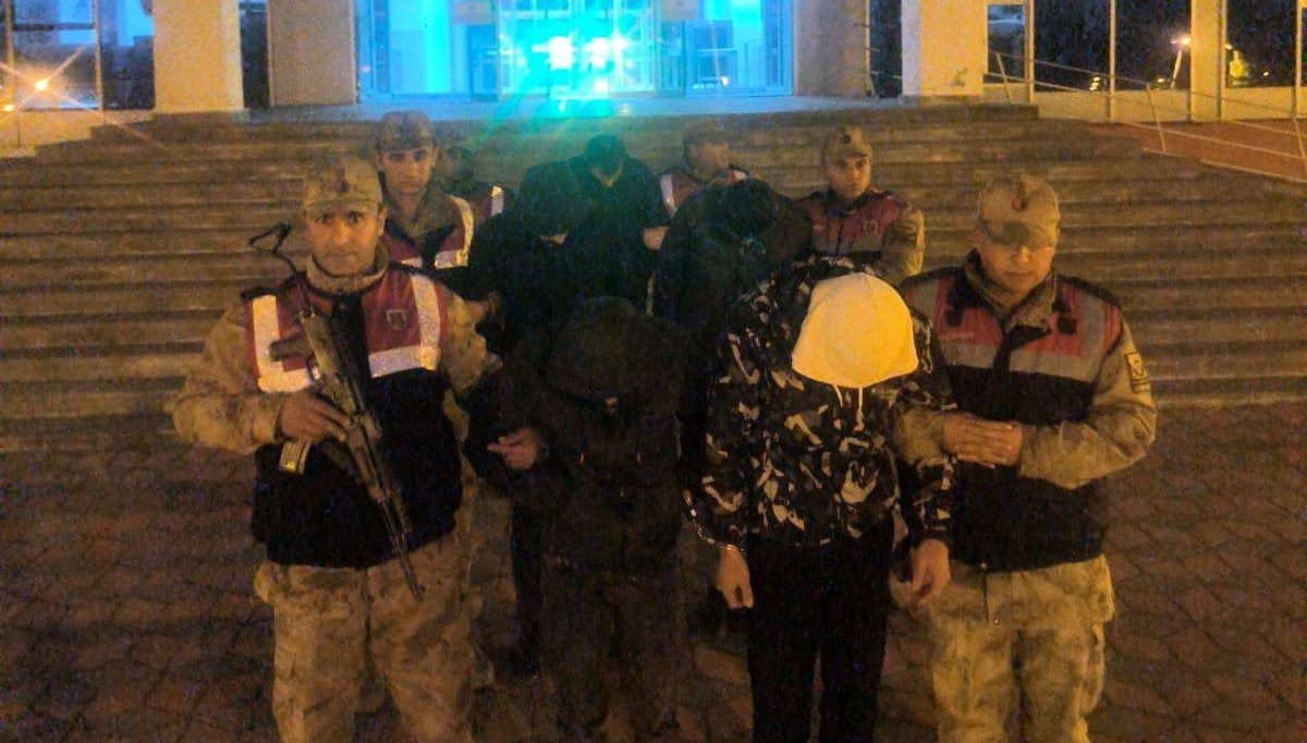 Van'da göçmen kaçakçılığına 5 tutuklama Van'da göçmen kaçakçılığına 5 tutuklama