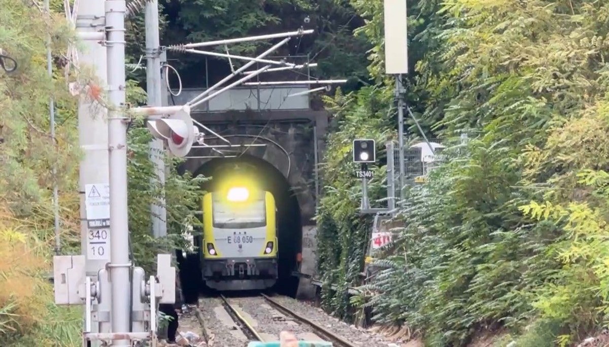 Evlerin altından geçen 114 yıllık tren tüneli mahalleyle bütünleşti Evlerin altından geçen 114 yıllık tren tüneli mahalleyle bütünleşti