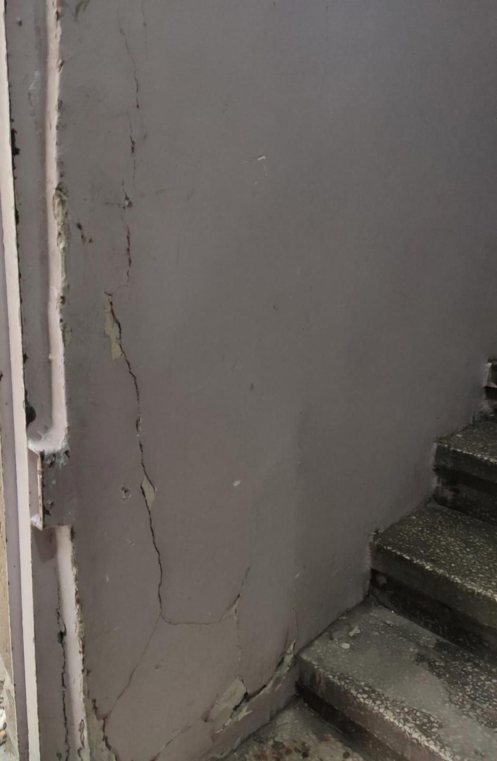 Güngören'de  52 yıllık binada çökme tehlikesi: 'Beşik gibi sallanıyor' - 7