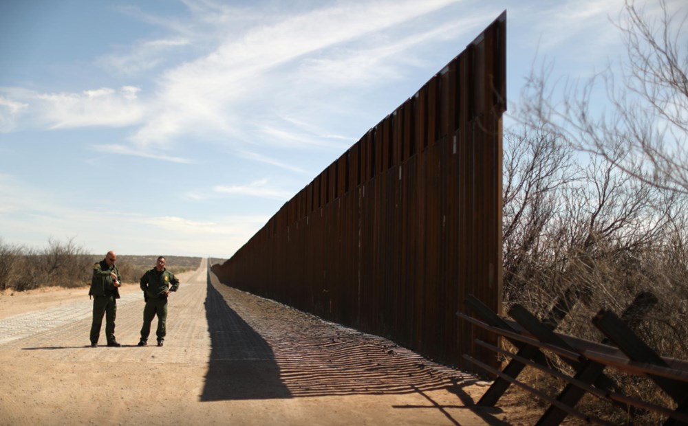 Donald Trump'ın sınırda inşa ettiği milyarlarca dolarlık duvar, muson yağmurları nedeniyle parçalandı - 4