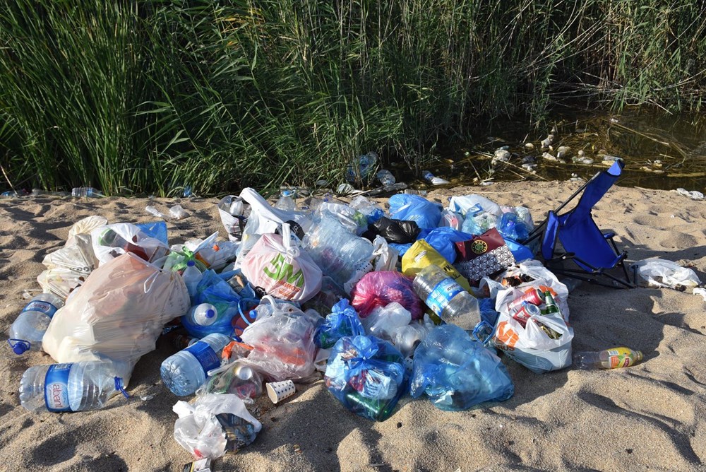 İtalyan koyu, tatilcilerin atıklarıyla çöplüğe döndü - 3