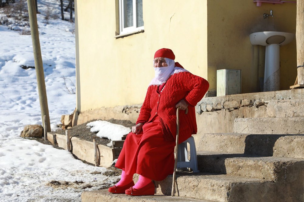 Çocukken gördüğü rüyanın
etkisiyle 67 yıldır kırmızı giyiniyor - 5