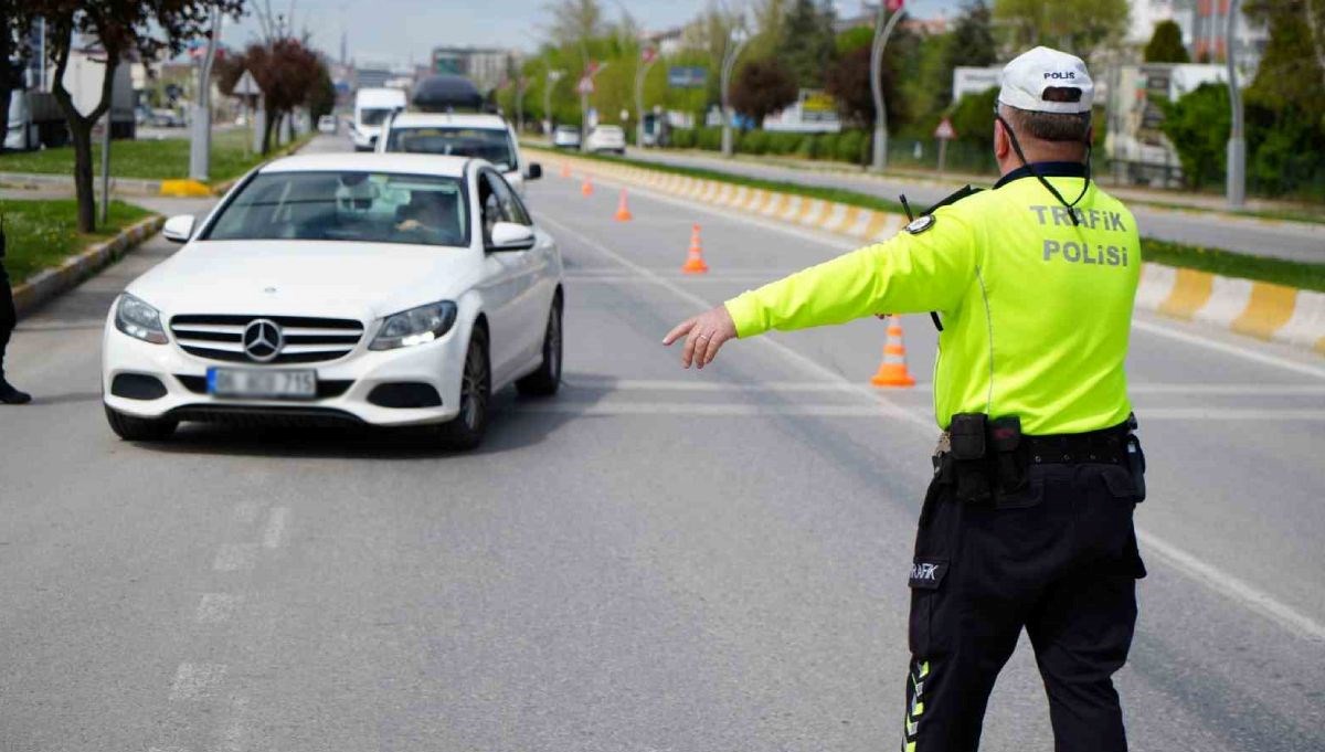 Yeni trafik cezaları 2025: Trafik cezaları artıyor mu, ne kadar oluyor?