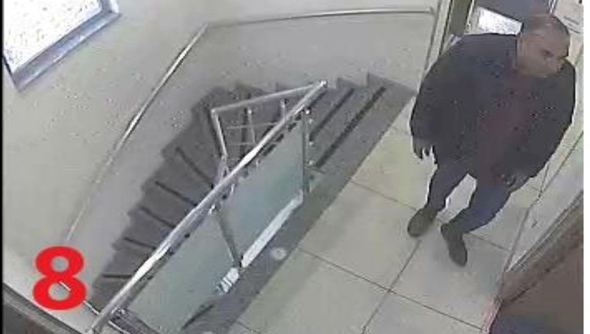 Seçil Erzan'ın birlikte senet imzaladığını söylediği Moci'nin bankadaki fotoğrafı dosyada Seçil Erzan'ın birlikte senet imzaladığını söylediği Moci'nin bankadaki fotoğrafı dosyada