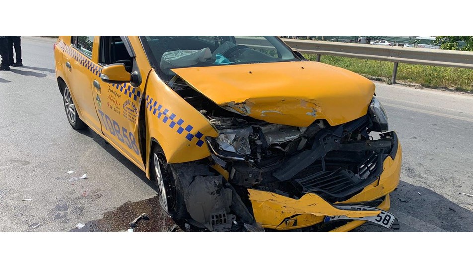 Sancaktepe'de trafik kazası: 3 yaralı