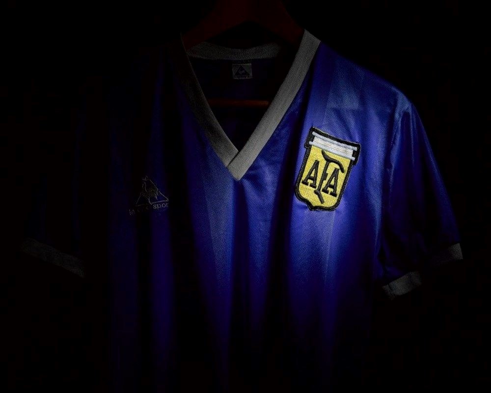 Maradona'nın kızına göre satışa çıkarılan forma farklı - 2