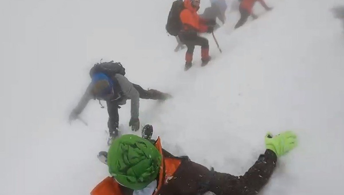 Uludağ’da korku dolu anlar: Sürüklenen dağcıyı arkadaşı yakaladı