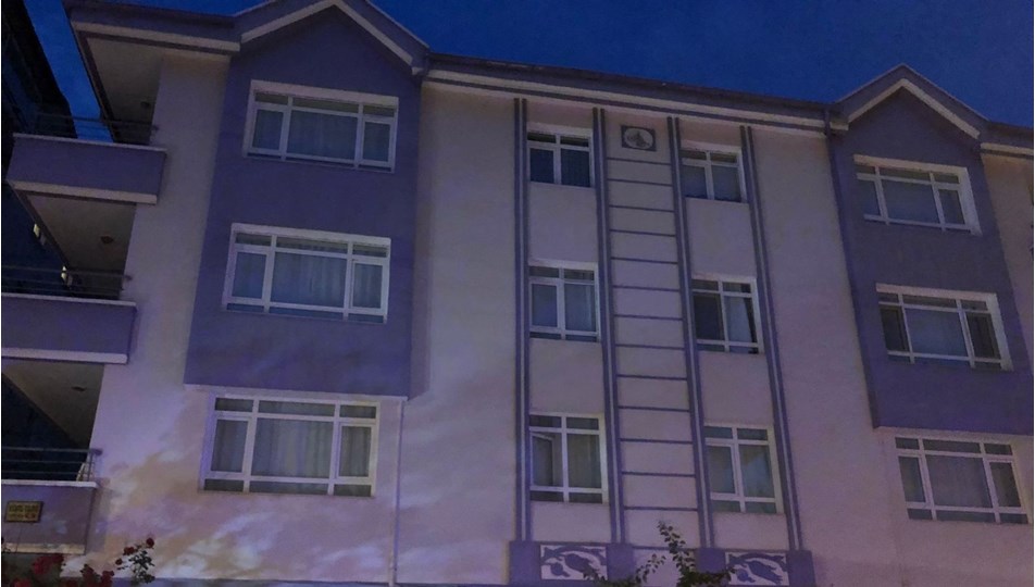 Ankara’da temeli hasar gören ve otoparkı çöken 3 katlı apartman tahliye edildi