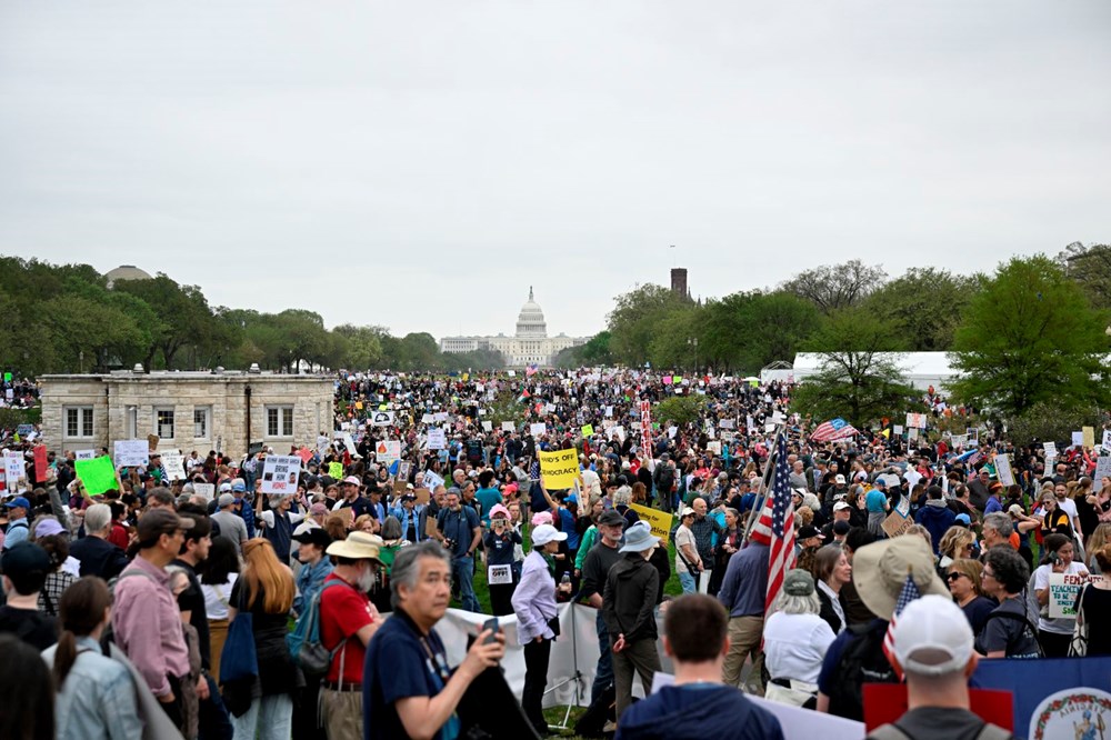 ABD’de on binlerce kişi Trump ve Musk’ı protesto etti - 6