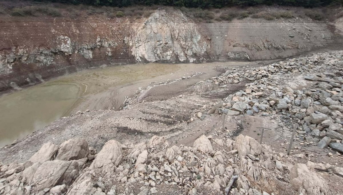 İzmir'de Balçova Barajı kurudu