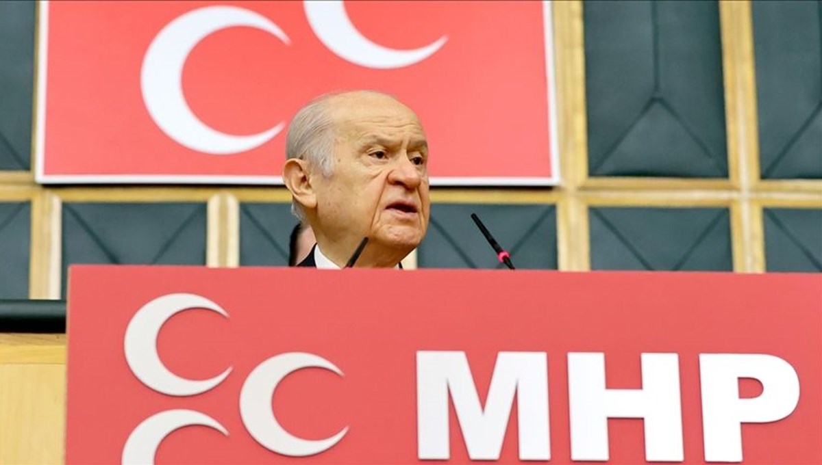 Bahçeli'den 104 emekli amirale tepki: Rütbeleri sökülmeli