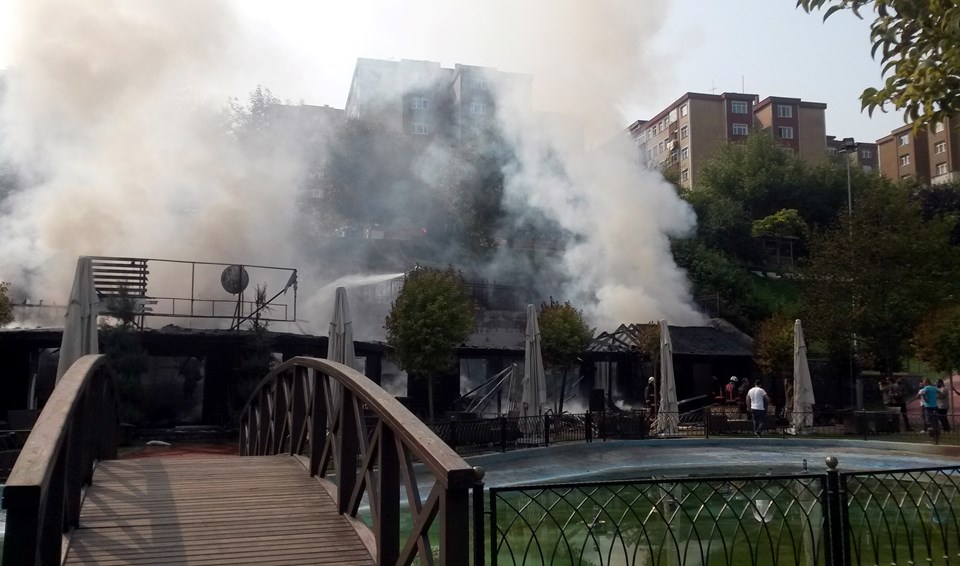 Gaziosmanpaşa'da kafe yangını - 1
